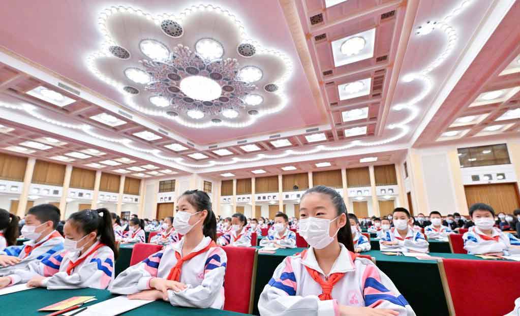 青年學(xué)生奮力譜寫(xiě)新時(shí)代青春之歌