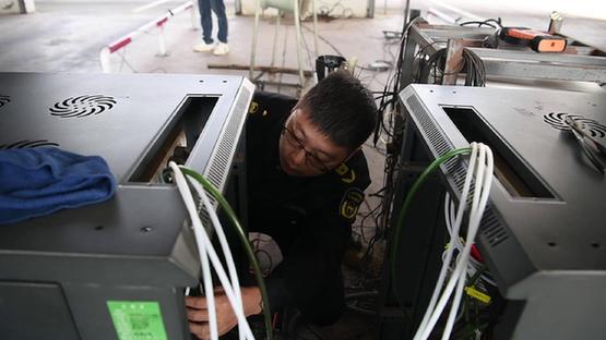 環檢收錢&ldquo;放水&rdquo;　機動車&ldquo;帶病上路&rdquo;